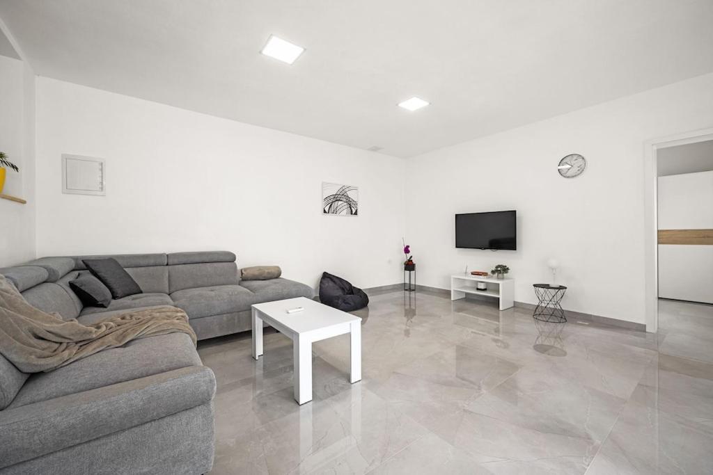 Apartment Olive Garden Near Pula 3 Km From Center And Only 4 Km From The Beach For 4 Persons Dış mekan fotoğraf