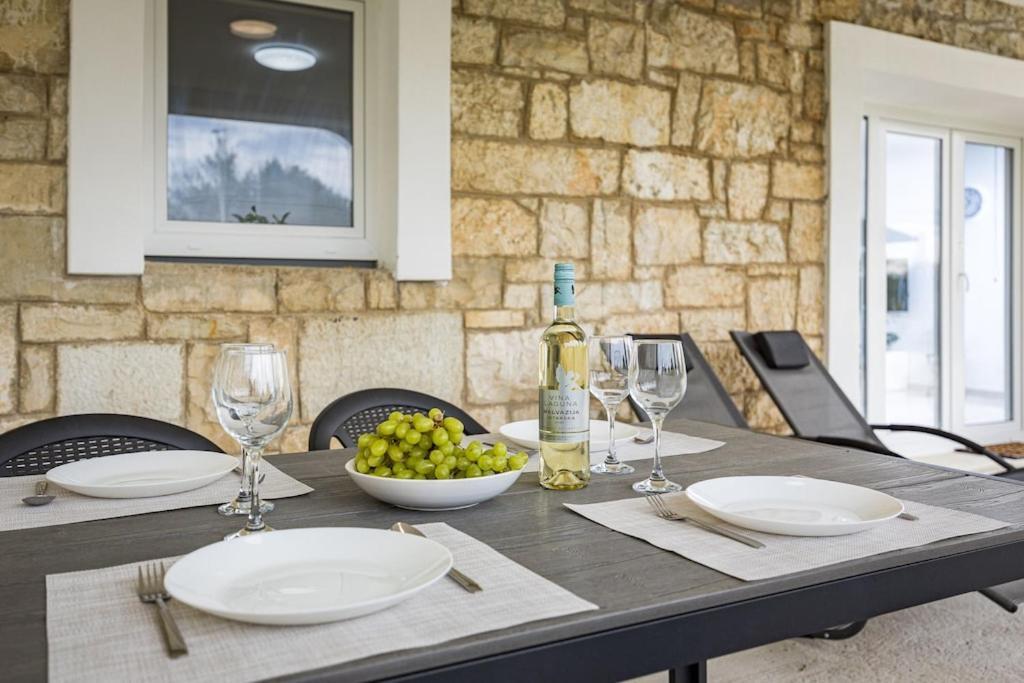 Apartment Olive Garden Near Pula 3 Km From Center And Only 4 Km From The Beach For 4 Persons Dış mekan fotoğraf